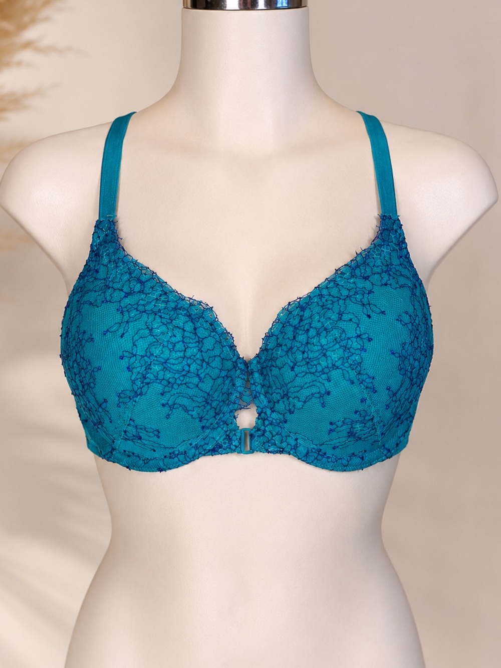 Victoria’s Secret Very Sexy Push-Up Bra – 32D – Teal Lace Front Clasp